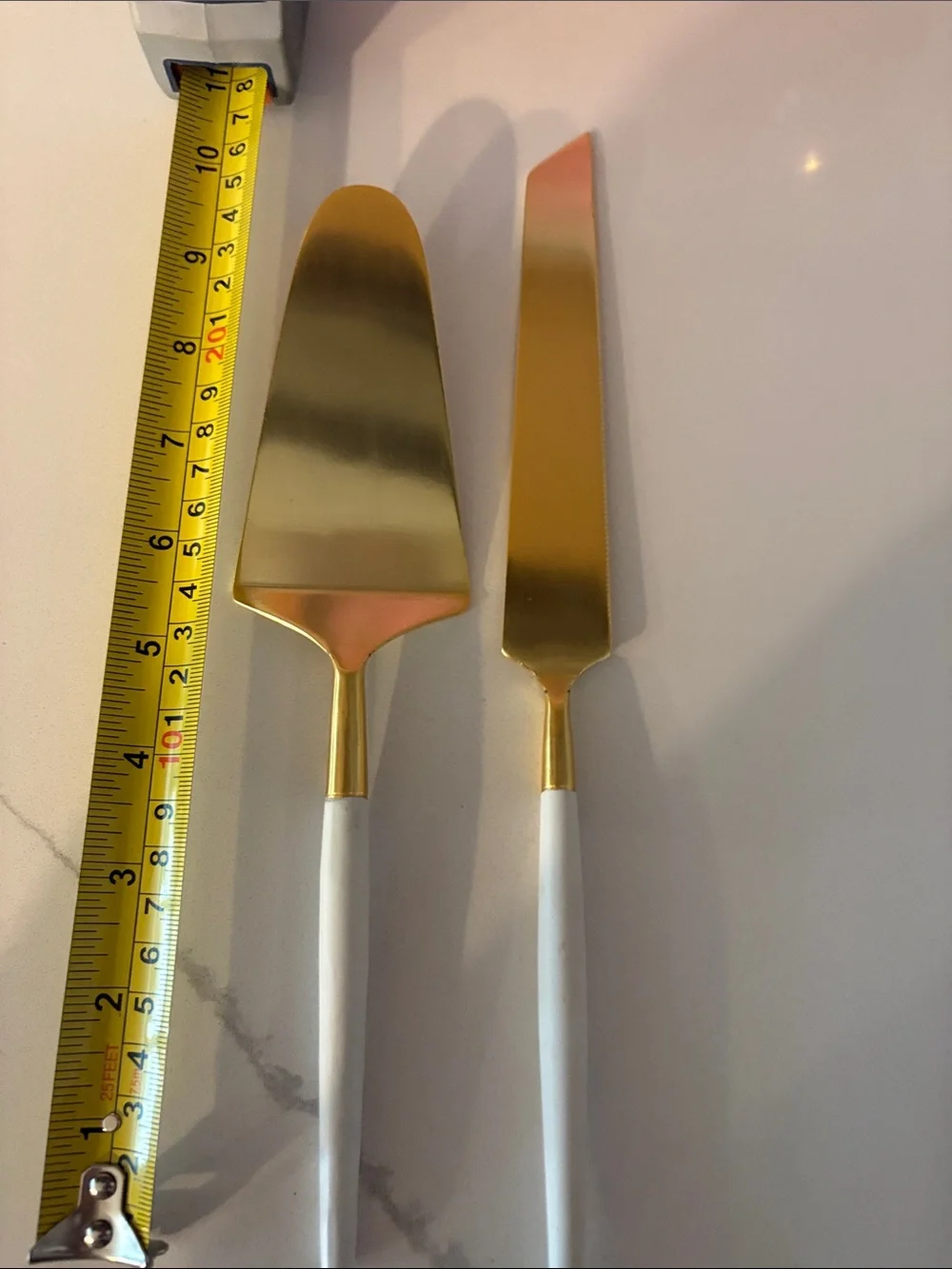 Gold and white cake, cutter and server set excellent condition
